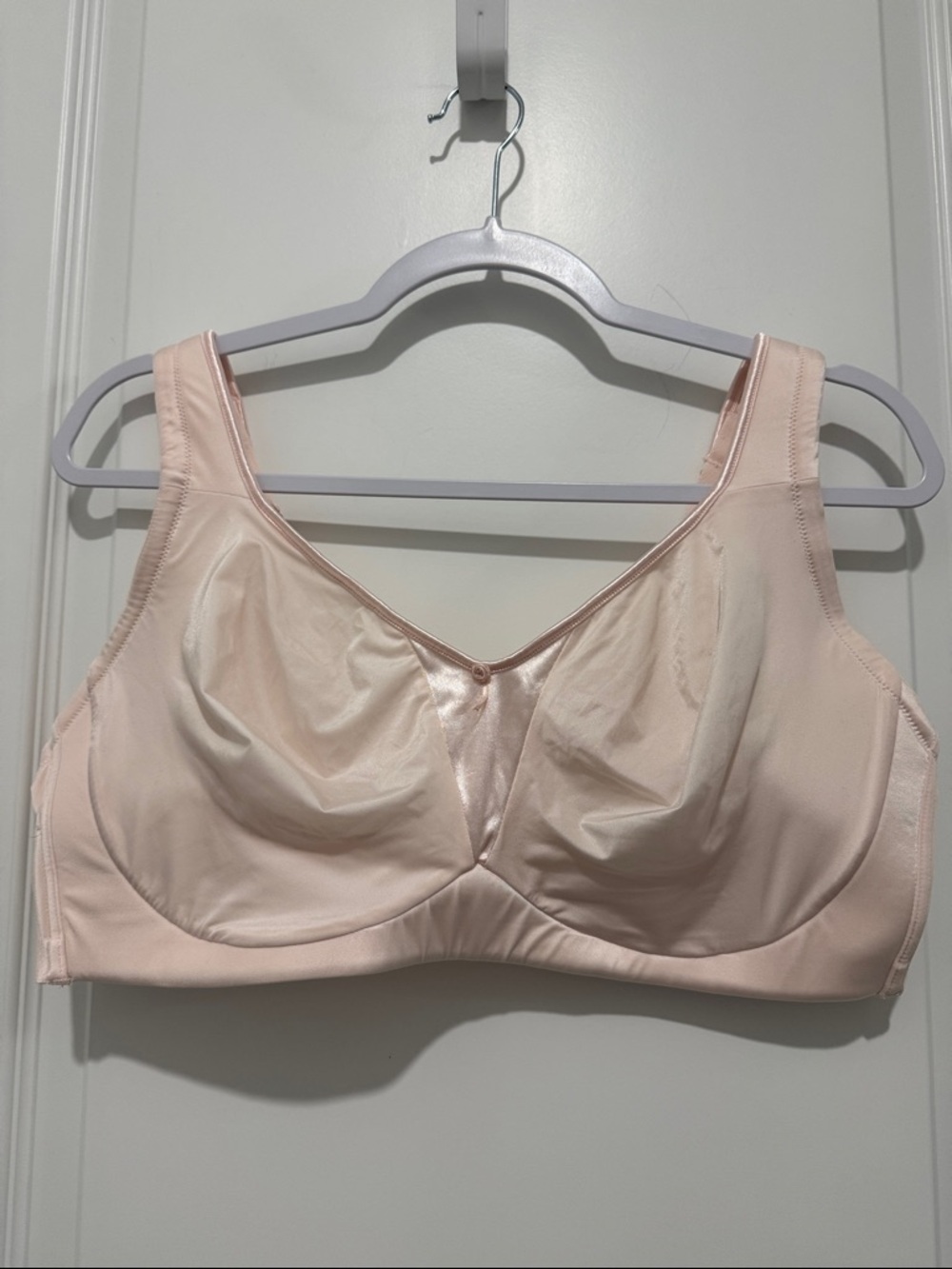 Olga Soft Full-Coverage Wireless Bra in Light Blush 42DD - NWOT